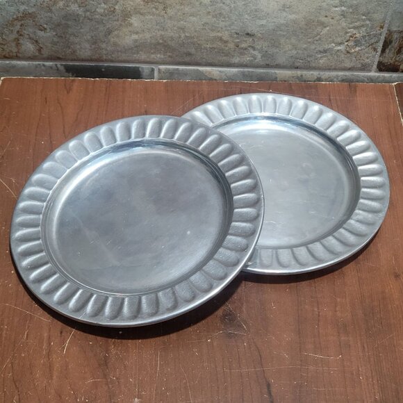 Two Vintage Wilton Armetale Plates Fluted Edges - Picture 12 of 12
